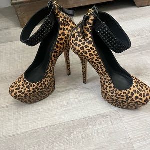 Alice + Olivia Leopard Animal Calf Hair Platform Heels Pumps Leather…